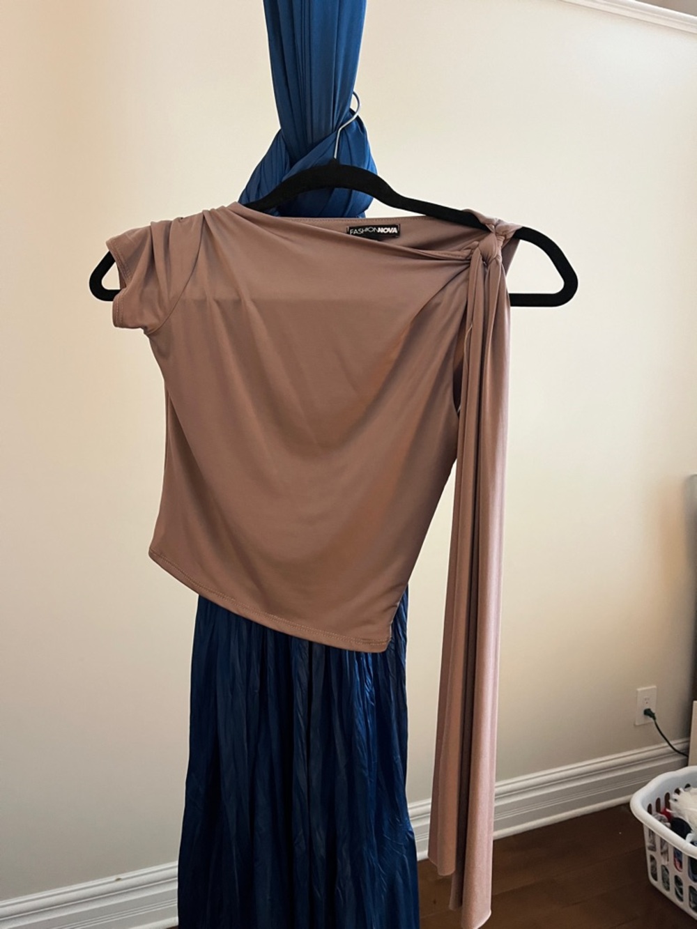 Fashion Nova mauve-Taupe One-Shoulder Tie Top